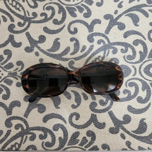 Vintage Ellen Tracy  Brown Oval Sunglasses - Picture 2 of 7